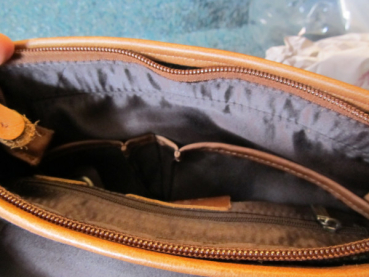 Preview: Ledertasche mit hellem Überwurf